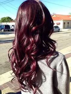 10 Different Shades of Red Heads More Dark Burgundy Hair Color, Pelo Color Borgoña, Pelo Color Vino, Dark Burgundy Hair, Hair Burgundy, Trendy We Fryzurach, Plum Hair, Wine Hair, Coloring Images