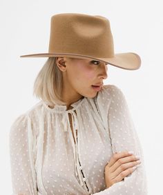 Watch out western trends -- the June Teardrop Rancher is a felt Western hat with our own modern twist. Featuring a teardrop-shaped crown paired with an angled Western brim, this western inspired silhouette is ready to accompany you from countryside to the town. Bound with a tonal grosgrain ribbon around the brim edge for added detail. Bands shown are sold separately HERE! Hat Trends, Tall Crown, Gigi Pip, Modern Cowgirl, Western Trend, Western Hat, Halo Style, Western Hats, Wearing A Hat