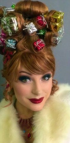 Beautiful Hairstyles to wear in the festive season Whooville Outfits Ideas, Cindy Lou Who Hair, Christmas Costumes Diy, Christmas Costumes Women, Christmas Parade Floats, Diy Christmas Sweater