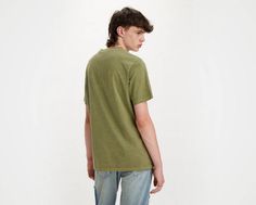 The name says it all: easy pocket T-shirt. This essential has easygoing charm with a classic one-pocket design embellished with the Levi's® poster logo. The classic one-pocket tee, updated Designed to go with just about any thing The essential foundation for a layered look Casual Green T-shirt With Side Pockets, Levi's Green Cotton Tops, Green Levi's Cotton Tops, Levi's Short Sleeve Tops With Pockets, Levi's Tops With Pockets And Short Sleeves, Levi's Short Sleeve Everyday T-shirt, Basic Levi's Cotton T-shirt, Everyday Cotton T-shirt By Levi's, Levi's Casual Cotton T-shirt