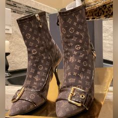 Vintage Monogram Louis Vuitton Booties In Prestine Condition. Comes With Original Box. Size 6 Shoes Vintage, Vintage Monogram, Louis Vuitton Brown, Louis Vuitton Shoes, Vintage Louis Vuitton, Vintage Shoes, Louis Vuitton Monogram, Dream Cars, Bootie Boots