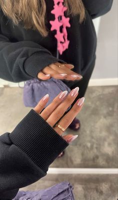 Nail Inspo Shiny, Coloured Almond Nails, Nail Inspiration Hailey Bieber, Nail Polish Ideas No Acrylic, Emma Macdonald Nails, West Coast Nails, Full Colour Nails, Hailey Beiber Nails Trend Pink