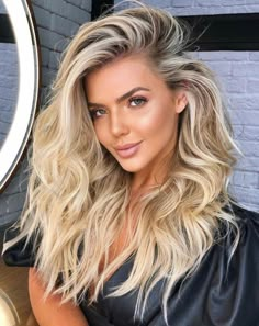 Balayage with Several Blonde Tones Brown Hair Gone Blonde, 2023 Haircolor, Jahodová Blond, Highlight Hairstyles, Blonde Highlights With Lowlights, Blond Highlight, Icy Blonde Highlights, White Blonde Highlights, Caramel Blonde Hair