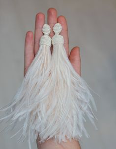 Very light ivory feather earrings. Ideal for evening,weddings, parties, proms, photo shoots and on every day. Earrings made of high-quality an ostrich feather and Czech round beads If you wish, i can produce for you this model of earrings in any length or color range. Length -12cm (5.0 inch) Thank you for visiting my shop. Hope you will find something interesting and beautiful for yourself in my shop. If you have any questions don't be hesitate to ask me. --- Please note that due to lighting eff Fluffy Earrings, Clip On Tassel Earrings, Stud Earrings Unique, Bride Earrings, Boho Style Jewelry, White Feather, Feather Jewelry, Neck Jewellery, Jewelry Design Earrings