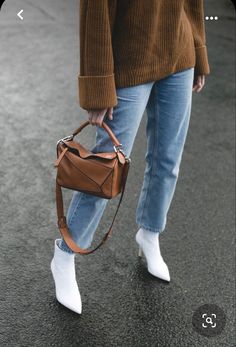 White Leather Ankle Boots, White Boots Outfit, Loewe Puzzle Bag, Loewe Puzzle, Puzzle Bag, White Ankle Boots, White Booties, Boating Outfit, Boy Fits