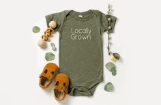 Locally Grown Short Sleeve Baby One-Piece Tee – Sweet Living Goods Store Outgrown Baby Clothes, Wild One Shirt, Tee Ideas, Hippie Baby, Classic Names, Locally Grown, Baby Vest, Green Baby, Wild One