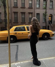 Charlotte York, Nyc Lifestyle, Yellow Taxi, Red Nail Polish