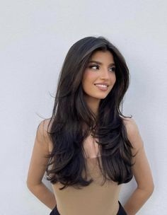 Hair Cut 2024 Girl, Blow Hairstyle, Prom Hair Blowout, Aesthetic Haircuts Long, U Shaped Layered Hair, Hair Cuts For Long Hair Round Face, Layered Long Hair Face Framing, Layered Hair Long Straight, Layer Haircut For Long Hair Straight