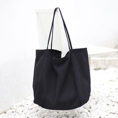 Shape: Casual ToteHandbags Type: Shoulder BagsTypes of bags: Shoulder HandbagsOrigin: CN(Origin)Main Material: CanvasClosure Type: OPENHardness: SoftExterior: NONEStyle: CasualModel Number: CQBB360Lining Material: PolyesterOccasion: VersatileGender: WOMENPattern Type: SolidNumber of Handles/Straps: TwoInterior: Cell Phone PocketDecoration: NONEPopular elements: LocomotiveStyle: Women's handbags Phone Bag Pattern, Tas Bahu, Book Pouch, Handbag Outfit, Luxury Designer Handbags, Canvas Shoulder Bag, Large Bag, Card Holder Leather, Handbag Shopping