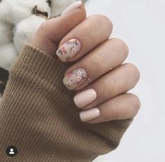 Ditsy Floral Nails, 25 Nails, Spring Nails 2023, Falling Flowers, Boho Nails, Minimal Nails Art, Nails Art Designs, Cute Spring Nails, Minimal Nails