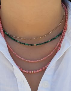 Coral Beaded Necklace, Coral Jewellery, Coral Necklace Designs, Pink Seed Bead Necklace, Pink Necklace Jewelry, Gemstone Necklaces, Natural Stone Necklace, Pink Beaded Necklace, Gold Chocker Necklace