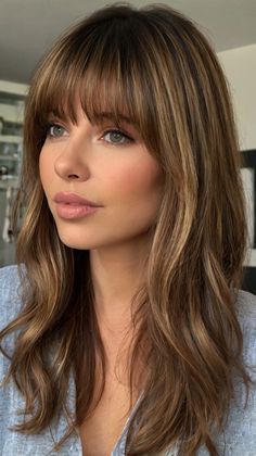 medium length hairstyles y2k bangs Medium Length Hairdos, Curly Bangs, Short Bangs, Side Bangs, Volume Hair, Sleek Look, Natural Curls, Medium Length