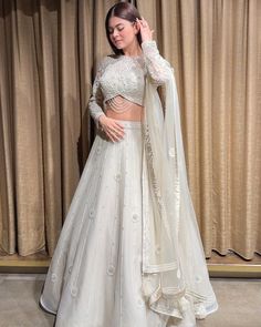 Wedding Dresses Sister Of The Bride, White Lehenga For Engagement, White Sangeet Outfit, Lengha Designs Latest 2024, Wedding Outfit From Scratch Indian, Engagement Lehnga Ideas, White Lehnga Outfit, Engagement Outfit For Bride Sister, Sangeet Outfit Bridal Indian Weddings