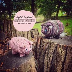 two knitted animals sitting on top of wooden stumps in the woods with text overlay that reads night project crochet pattern