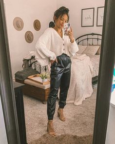 Leather Look Joggers Outfit, Leather Joggers Winter Outfit, Leather Joggers Outfit Spring, Cardigan Leather Pants, Outfits With Leather Joggers, Joggers And Sweater Outfits, Leather Cropped Pants Outfit, How To Style Leather Joggers, Leather Joggers Outfit Night