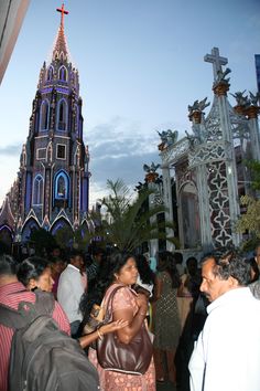 many people are standing in front of a church