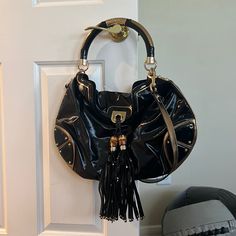 Authentic Gucci Indy Leather Handbag Never Worn Chic Gucci Hobo Bag For Evening, Gucci Black Satchel With Detachable Handle, Gucci Leather Hobo Bag For Everyday, Gucci Black Satchel Shoulder Bag, Black Gucci Satchel Shoulder Bag, Elegant Gucci Hobo Bag For Evening, Gucci Satchel With Gold-tone Hardware For Evening, Gucci Leather Top Handle Hobo Bag, Gucci Black Leather Shoulder Bag