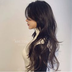 ผมทรง Long Pixie, Korean Wolf Cut, Wolfcut Hair Long, Hair Inspiration Long, Hairstyles For Layered Hair, Wolf Cut, Women's Hairstyles, Haircuts Straight Hair, Long Layered Hair