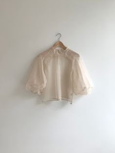 KAMPERETT | MEIERE SILK ORGANZA BLOUSE | IVORY Organza Outfit, Organza Gowns, Organza Shirt, Ball Skirt, Organza Blouse, Organza Top, Organza Dress, Silk Gown, Dress Inspo