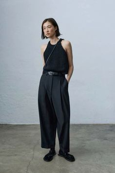 Nonbinary Office Wear, Androgynous Fashion Women Classy, Androgynous Office Wear, Androgynous Fashion Formal, Non Binary Fashion Androgynous Style, Black Work Outfit, Tomboy Femme, Masculine Fashion, Total Black