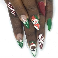 Christmas Gingerbread Nail Art, Ginger Bread Nail Art, Christmas Nail Art Gingerbread, Gingerbread Christmas Nails, Christmas Film Nails, Disney Christmas Nails Gingerbread, Christmas Movie Nail Art, Holiday Nail Ideas, Holiday Nail