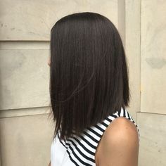 Coupe carré : 86 modèles à tomber par terre ! 34 Long Angled Bob Hairstyles, Long Angled Bob, Hairstyles Trending, Angled Bob Haircuts, Angled Bob Hairstyles, Choppy Bob Hairstyles, Angled Bob