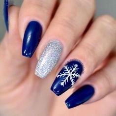 Christmas Acrylics, Theme Nails, January Nail Designs, Blue Christmas Nails, Snowflake Nail Design, Blue And Silver Nails, Bday Nails, Snowflake Nail, Silver Nail Art