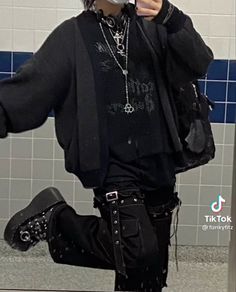 Darkcore Outfits Men, Alt Clothes Masculine, Goth Grunge Outfits Men, Tradgoth Outfits Men, Emo Grunge Outfits Male, Alternative Male Outfits, Alternative Fashion Masc, Masculine Alt Outfits