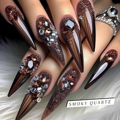 Fall Bling Nails Sparkle, Rose Gold Bling Nails, Luxury Nails Design Rhinestones, Black Gold Nails Designs, Brown Nails With Gems, Extra Baddie Nails, Buchonas Nails, Egyptian Nail Art, Fancy Nail Designs