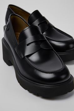 Black Formal Shoes, Loafers Outfit, Leather Loafers Women, Camper Shoes, Women's Loafers, Black Leather Loafers, Shoes Heels Wedges, Formal Shoes For Men, Boys Boots