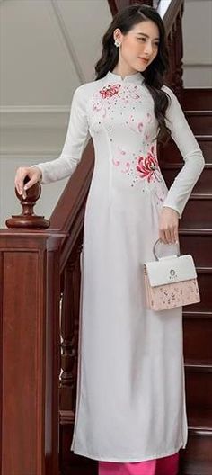 White and Off White color Kurti in Cotton fabric with Embroidered, Thread work White Embroidered Ao Dai For Spring, Spring White Embroidered Ao Dai, Embroidered White Ao Dai For Spring, Spring Embroidered White Ao Dai, White Embroidered Ao Dai For Wedding, Traditional White Ao Dai For Spring, Traditional White Embroidered Ao Dai, Traditional White Ao Dai With Floral Embroidery, Traditional Fitted White Ao Dai