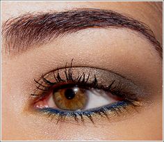 Blue Eyeliner Brown Eyes, Eyeliner Brown Eyes, How To Makeup, Blue Eyeliner, Tarina Tarantino, Eye Makeup Pictures, Brown Eyeliner, Gold Makeup, Welcome To The Jungle