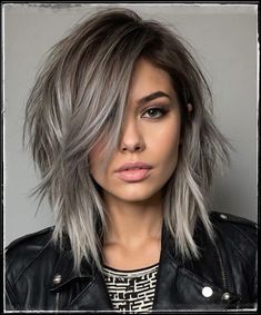 Haircut Wolf, Razored Haircuts, Grey Hair Transformation, Water Tattoo, Short Layered, Wolf Cut, Men's Haircut, Funky Hairstyles, Balayage Brunette