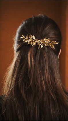 Radiate elegance with "Soleil," a golden hair comb designed to bring sophistication to any look. Perfect for: - Weddings: A stunning accessory for brides or bridesmaids. - Special Occasions: Complements formal or evening look. - Everyday Glam: Add a touch of gold to casual hairstyles.  Features: - Handcrafted with golden ruscus for a timeless look. - Lightweight and easy to style with updos or loose waves. - Elegant piece for all hair types. 🎁 Gift-Ready: Comes beautifully packaged--perfect for gifting or treating yourself! 🛒 Don't wait! Limited stock available. Add "Soleil" to your cart today and complete your look with golden elegance. Gold Clip Hairstyles, Hair With Gold Accessories, Gold Hair Cuffs, Soleil Golden, Unique Hair Clip, Christmas Hair Accessories, Hair Cuffs, Everyday Glam, Hair Comb Accessories