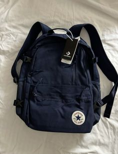 Navy Blue School Aesthetic, Converse Backpack Outfit, Navy Blue Backpack Aesthetic, Northface Backpacks Outfit, Converse Bag Backpacks, Back Packing Aesthetic, Converse Backpack Aesthetic, Blue Backpack Aesthetic, Backpack Inspo School