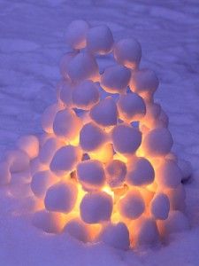 a snow ball light is in the middle of some snow and it looks like something out of space