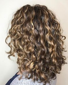 Medium Highlighted Style with Loose Curls Blonde Highlights Curly Hair, Dark Blonde Highlights, Mid Length Hair