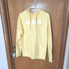 Brand New! So Cute! :) Pastel Hoodie, Yellow Aesthetic Pastel, Yellow Pastel, Flower Yellow, Pastel Outfit, Y2k Summer, Yellow Hoodie, Coconut Girl, Yellow Aesthetic