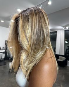 Dyed Natural Hair, Honey Blonde Hair, Hair Flip, Dope Hairstyles, Hair Inspiration Color, Hair Inspo Color, Honey Blonde, Hair Color For Black Hair