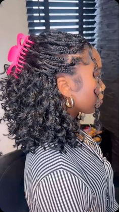 Knotless Braids With Curly Pieces Out, Boho Braid Bob Hairstyles, Knotless Goddess Box Braids With Human Hair, Natural Braids Black Women, Short Bob Boho Braids, Short Boho Braids Style Ideas, Boho Knotless Braids Bun, Boho Bob Knotless Braids Hairstyles, Short Medium Knotless Braids