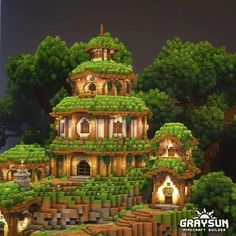 Minecraft Jungle House Ideas Survival, Jungle Biome Builds, Jungle Mountain House Minecraft, Minecraft Natural House, Jungle Kingdom Minecraft, Earthy Minecraft Builds, Minecraft Woodland Cottage, Jungle Mansion Minecraft, Minecraft Forest Castle