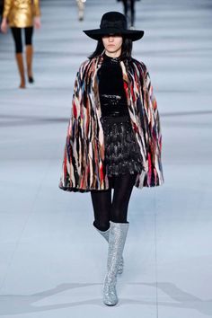 With Fashion Month wrapping up, here's our pick of the ten bet looks from Paris Fashion Week. Winter Outfits 2014, Dark Academia Fashion Summer, Winter Date Outfits, Fall 2014 Fashion, Dark Academia Fashion, 2014 Trends, Fashion Trends Winter, Saint Laurent Paris