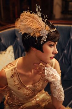 Find the most wanted 1920s headpieces of retro fashion right here. Authentic great gatsby styles, definitely the must-have accessories of 20s. For more 1920s inspired headpieces, come on and check BABEYOND. Free shipping on orders over $100 and 14-day unconditional return. Flapper Feather Headband, 1920s Feather Headpiece, Feathered Headpiece, Gatsby Christmas, 20s Jewelry, 1920s Aesthetic, Gatsby Accessories, Gatsby Headpiece, Gatsby Headband