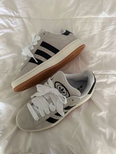 Adidas Campus Shoes, Adidas Campus 00s, Trendy Shoes Sneakers, Pretty Shoes Sneakers, Shoe Wishlist, Hype Shoes, Adidas Campus, Shoe Inspo, Crystal White