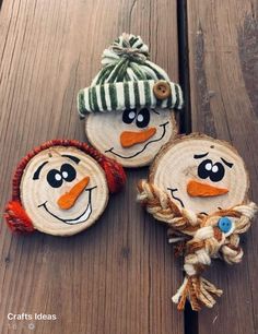 Small Wood Slice Crafts, Wood Slice Ornaments Diy, Wood Rounds Crafts, Christmas Crafts Diy Gifts, Wood Slice Crafts, Handmade Christmas Crafts, Christmas Wood Crafts, Wood Christmas Ornaments, Holiday Crafts Christmas