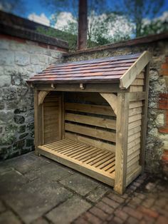 a wooden shelter with a roof made out of pallets