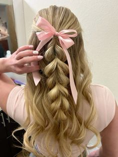 Braids With Bows Aesthetic, Slickback Hairstyle, Pink Bow Blonde Hair, Pink Hair Bow Aesthetic, Pink Ribbon Hairstyle Aesthetic, Cute Summer Hair Accessories With Pink Bow, Pink Hair Accessories, Cute Hairstyles For School, Ponytail Hairstyles Easy