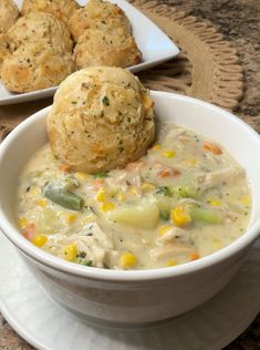 Chicken Pot Pie Soup Soup Skinnytaste, Chicken Pot Pie Soup, Pot Pie Soup, Fall Soup Recipes, Fall Soups, Skinny Taste Recipes, Goulash, Chicken Pot