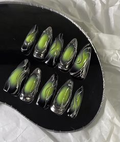 Futuristic Nails Art, Glass Stained Nails, Press On Nails Green, Futuristic Nail Designs, Cyberpunk Nail Art, Toxic Nails Design, Xenomorph Nails, Green Gothic Nails, Green Alien Nails