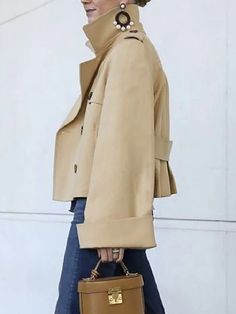 Lapel Collar Coat, Plus Size Trench Coat, How To Have Style, Trench Coat Outfit, Simple Wardrobe, Types Of Coats, Fitted Coat, Collared Coat, Long Sleeves Coats